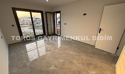 Didim'de Merkezi Lokasyonda Havuzlu Sitede Daire Fiyatına Müstakil Bahçeli Yazlık Villa Satışta fiyatlar 5.500.000 liradan başlamatadır
