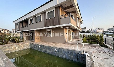 Didim'de Merkezi Lokasyonda Havuzlu Sitede Daire Fiyatına Müstakil Bahçeli Yazlık Villa Satışta fiyatlar 5.500.000 liradan başlamatadır