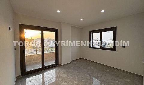 Didim'de Merkezi Lokasyonda Havuzlu Sitede Daire Fiyatına Müstakil Bahçeli Yazlık Villa Satışta fiyatlar 5.500.000 liradan başlamatadır