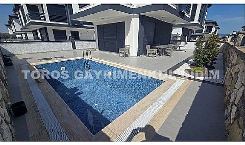 Didim Altınkum’da Plaja Yakın, Havuzlu, Otoparklı, Eşyalı Villa!