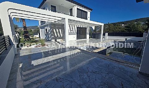 Akbük Merkezde Benzersiz Lüks Özel Havuzlu, Yerden Isıtmalı 4+1 Müstakil Villa