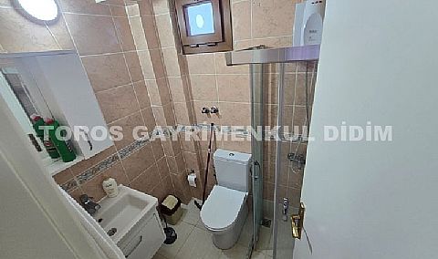 Begonviller Altında Bir Yaz Rüyası! Plaja 1 Km Mesafede, Müstakil Bahçeli 2+1 Villa Tipi Satılık Yazlık