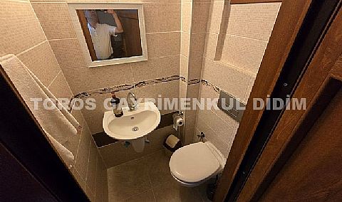 Begonviller Altında Bir Yaz Rüyası! Plaja 1 Km Mesafede, Müstakil Bahçeli 2+1 Villa Tipi Satılık Yazlık