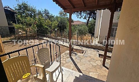 Didim Akbük'te Denize Yakın, 430 m² Bahçeli Tam Müstakil Satılık Villa!