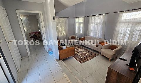 Didim Akbük'te Denize Yakın, 430 m² Bahçeli Tam Müstakil Satılık Villa!