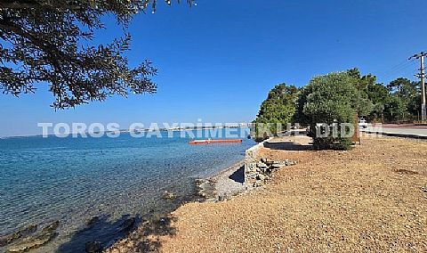 Didim Akbük'te Denize Yakın, 430 m² Bahçeli Tam Müstakil Satılık Villa!
