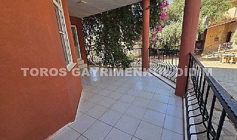 Didim Akbük'te Denize Yakın, 430 m² Bahçeli Tam Müstakil Satılık Villa!