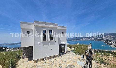 Didim Akbükte  full deniz ve doğa manzaralı satılık müstakil villa