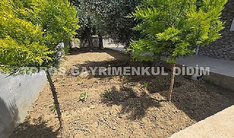 Didim Akbükte satılık 3+1 geniş bahçeli yazlık villa