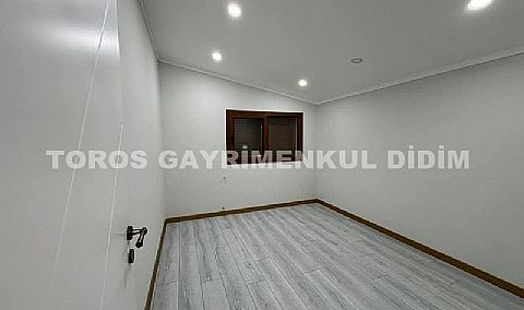 Didim altınkum çamlıkta plaja 300 mt mesafede asansörlü binada satılık dublex