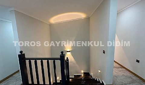 Didim altınkum çamlıkta plaja 300 mt mesafede asansörlü binada satılık dublex
