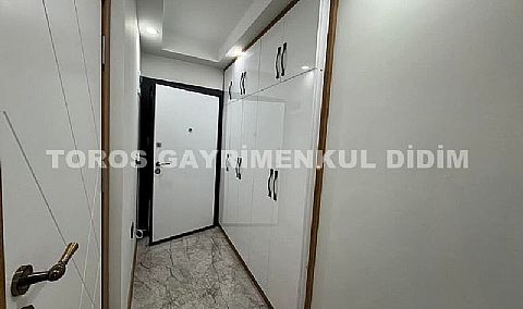 Didim altınkum çamlıkta plaja 300 mt mesafede asansörlü binada satılık dublex