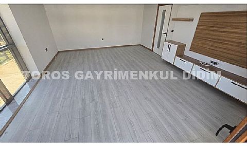 Didim altınkum çamlıkta plaja 300 mt mesafede asansörlü binada satılık dublex