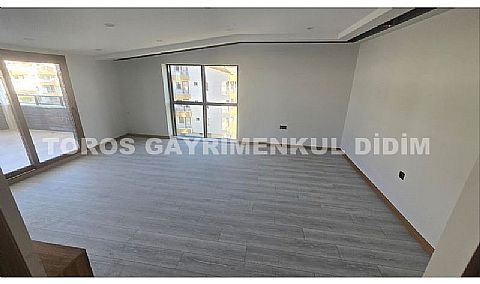 Didim altınkum çamlıkta plaja 300 mt mesafede asansörlü binada satılık dublex