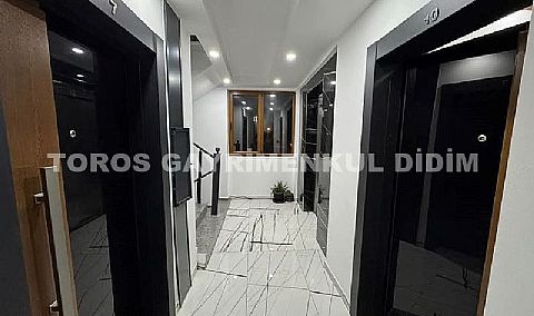 Didim altınkum çamlıkta plaja 300 mt mesafede asansörlü binada satılık dublex