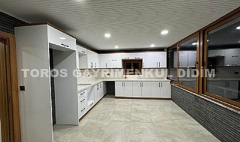 Didim altınkum çamlıkta plaja 300 mt mesafede asansörlü binada satılık dublex