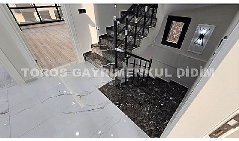 Didim Altınkum plaja 1km mesafede satılık müstakil 5+1 ayrı mutfaklı villa 