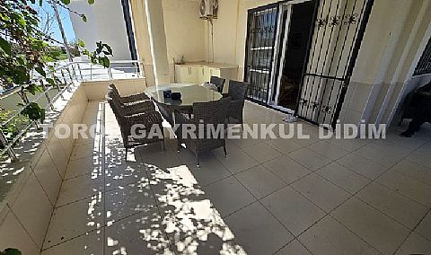 Didim Altınkumda plaja 600 mt mesafede satılık 5+1 yazlık villa 