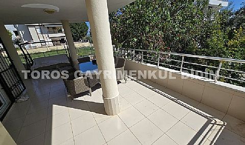 Didim Altınkumda plaja 600 mt mesafede satılık 5+1 yazlık villa 