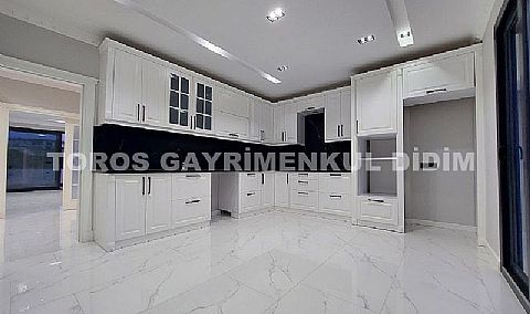 Didim Efeler de 310 m2 Arsa İçinde Tam Müstakil Lüks Villa