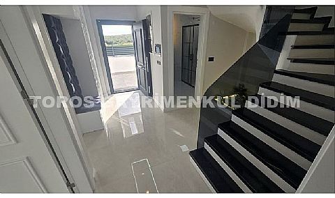 DİDİM EFELER MAH. DENİZE YAKIN 4+1  TAM MÜSTAKİL  HAVUZLU LÜKS VİLLA 