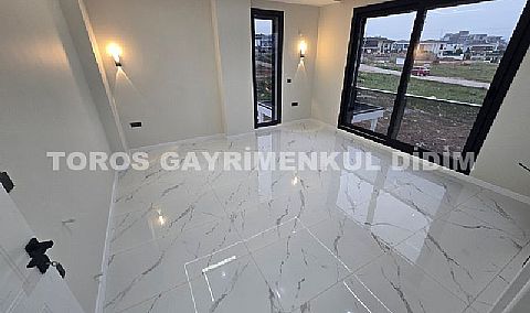 Didim efeler mahallesinde 303 m2 arsa üzerine kurulu satılık villa