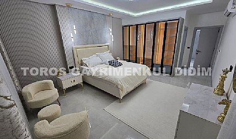 Didim Efeler Mahallesi’nde Köşe Konumlu, Tam Müstakil, Havuzlu Villa 