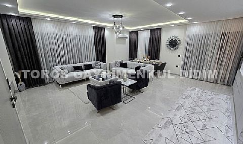 Didim Efeler Mahallesi’nde Köşe Konumlu, Tam Müstakil, Havuzlu Villa 