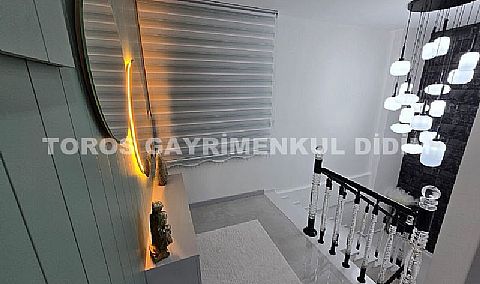 Didim Efeler Mahallesi’nde Köşe Konumlu, Tam Müstakil, Havuzlu Villa 