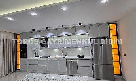 Didim Efeler Mahallesi’nde Köşe Konumlu, Tam Müstakil, Havuzlu Villa 
