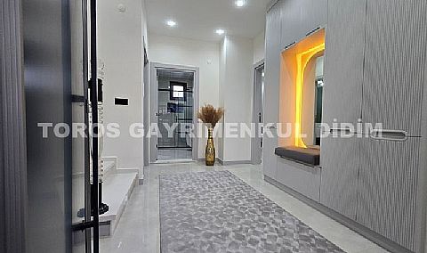 Didim Efeler Mahallesi’nde Köşe Konumlu, Tam Müstakil, Havuzlu Villa 