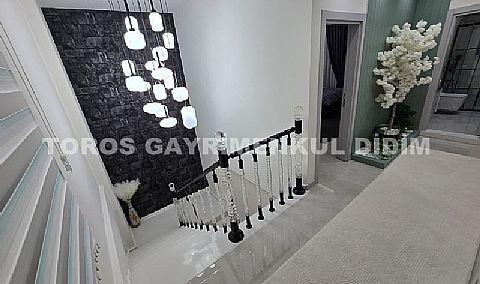 Didim Efeler Mahallesi’nde Köşe Konumlu, Tam Müstakil, Havuzlu Villa 