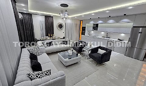 Didim Efeler Mahallesi’nde Köşe Konumlu, Tam Müstakil, Havuzlu Villa 