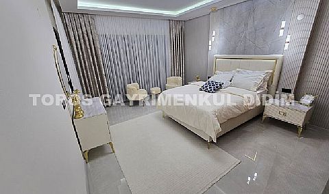 Didim Efeler Mahallesi’nde Köşe Konumlu, Tam Müstakil, Havuzlu Villa 