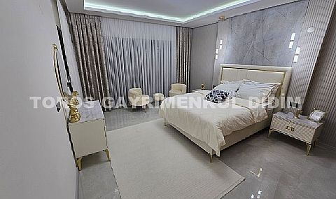 Didim Efeler Mahallesi’nde Köşe Konumlu, Tam Müstakil, Havuzlu Villa 