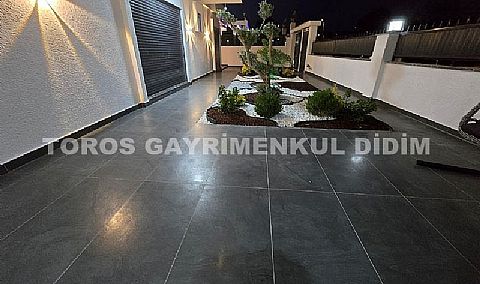 Didim Efeler Mahallesi’nde Köşe Konumlu, Tam Müstakil, Havuzlu Villa 