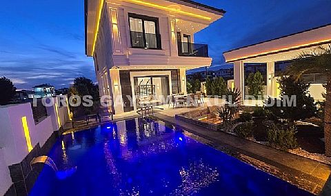 Didim Efelerde 313m2 arsa üzerine kurulu özel eşyalı satılık villa 