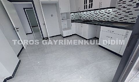 Didim Efeler'de 4+1 Ayrı Mutfaklı, Giyinme Odalı Havuzlu Otoparklı Villa