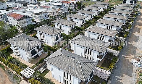 Didim efelerde havuzlu güvenlikli sitede satılık villalar