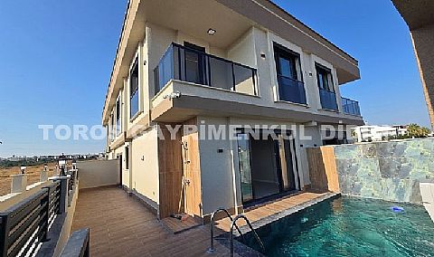 Didim efelerde havuzlu satılık 3+1 villa 