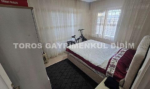 Didim efelerde havuzlu sitede satılık 2+1 eşyalı daire