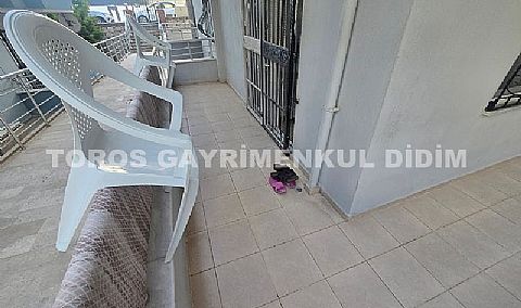 Didim efelerde havuzlu sitede satılık 2+1 eşyalı daire