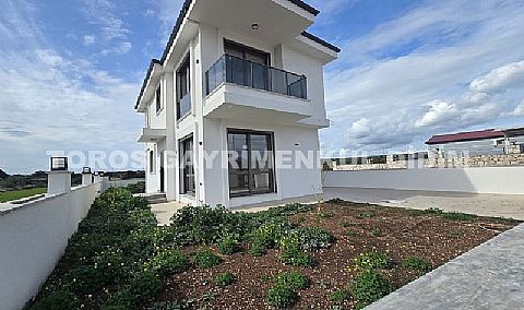 Didim Fevzi paşa mahallesinde plaja 1.200 mt mesafede satılık tam müstakil villa