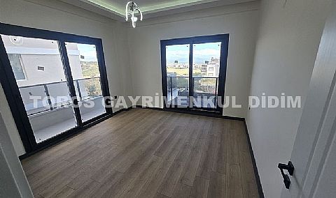 Didim hisarda satılık bahçeli giriş kat ayrı mutfaklı daire