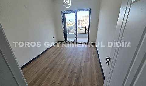 Didim hisarda satılık bahçeli giriş kat ayrı mutfaklı daire