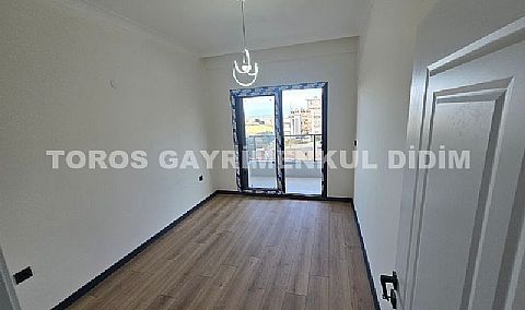 Didim hisarda satılık bahçeli giriş kat ayrı mutfaklı daire