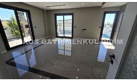 Didim hisarda satılık saunalı  hamamlı villa