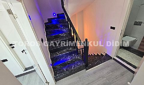 Didim Hisar’da Doğa Manzaralı Teraslı Full Eşyalı Satılık Lüks Villa 