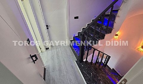 Didim Hisar’da Doğa Manzaralı Teraslı Full Eşyalı Satılık Lüks Villa 