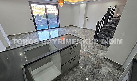 Didim Hisar’da Satılık Lüks Triblex Villa